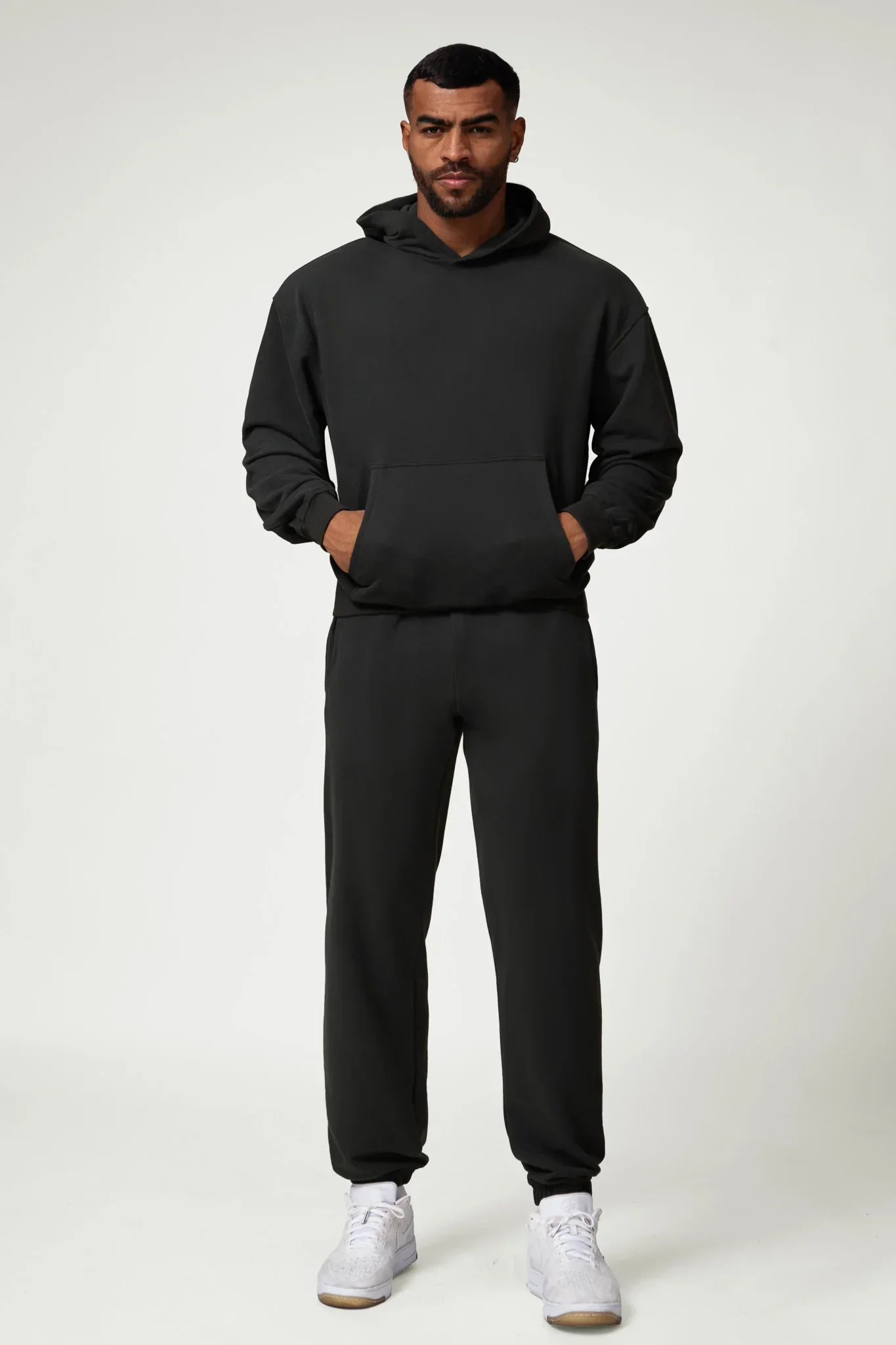 Momentum Sweatpants - Black (FINAL SALE) - Image 4