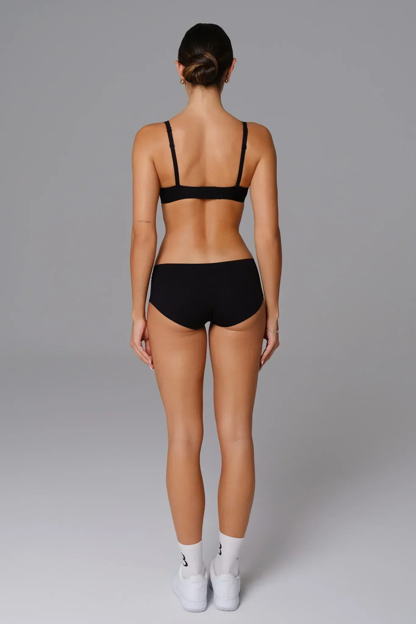 Seamless Scoop Bra - Black - Image 4