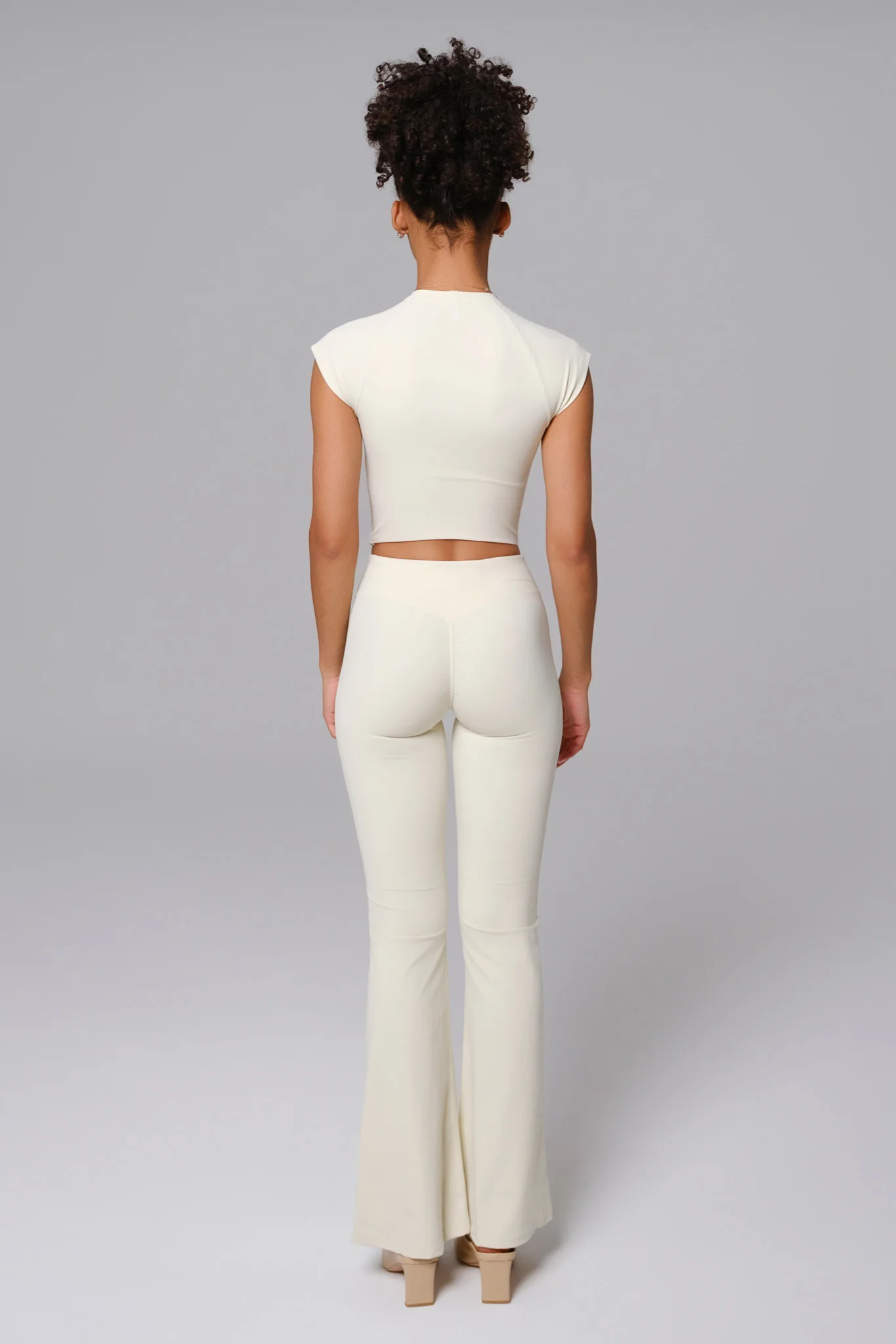 Zoe Flare Leggings - Soft Cream (FINAL SALE) - Image 4